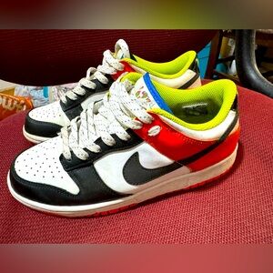 Nike Dunks 6Y (fits women’s 7.5)